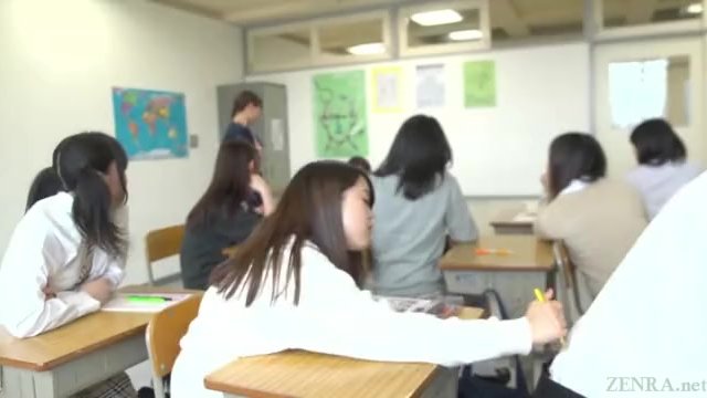 女子校生に集団リンチされる情けないM男！笑いながらイジメするJKまじサイコｗｗ