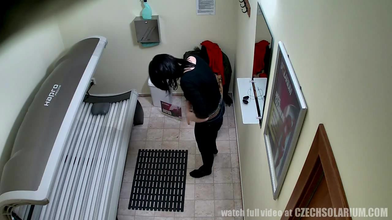 Czech voyeur in tanning bed