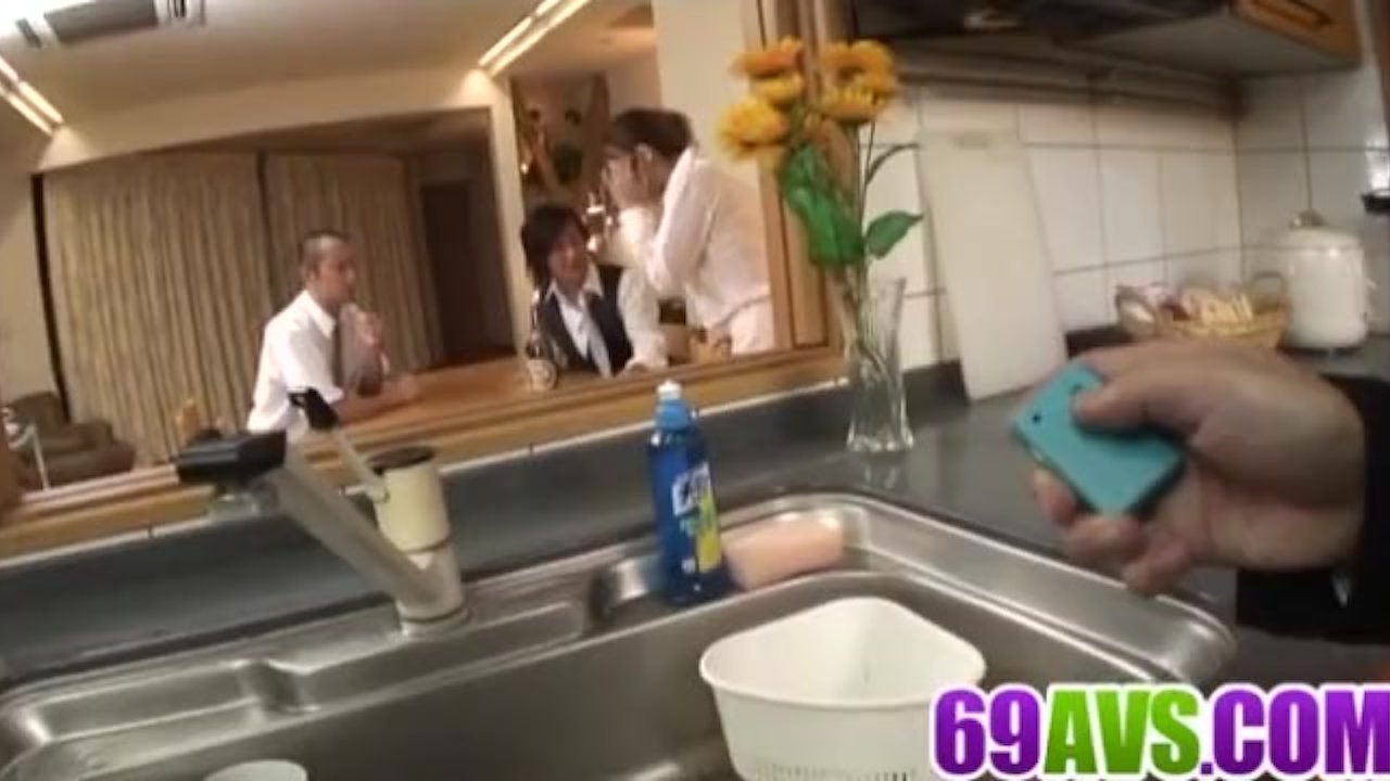【無修正】旦那の同僚にハメられる美人人妻
