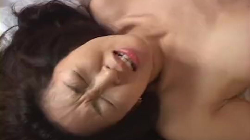 【激エロAV動画】無 夜這いに来た息子を優しく受け入れ、肉棒を堪能しちゃうドエッチ母♪